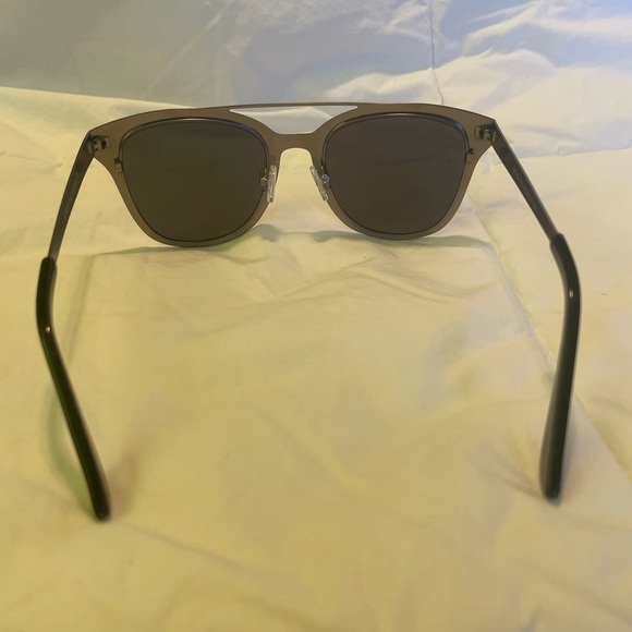 New sunglasses - Picture 4 of 7